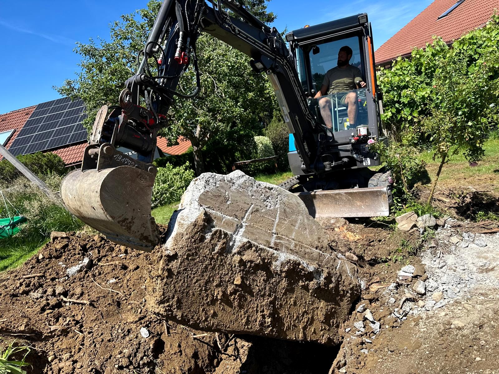 Bagger bei Erdarbeiten
