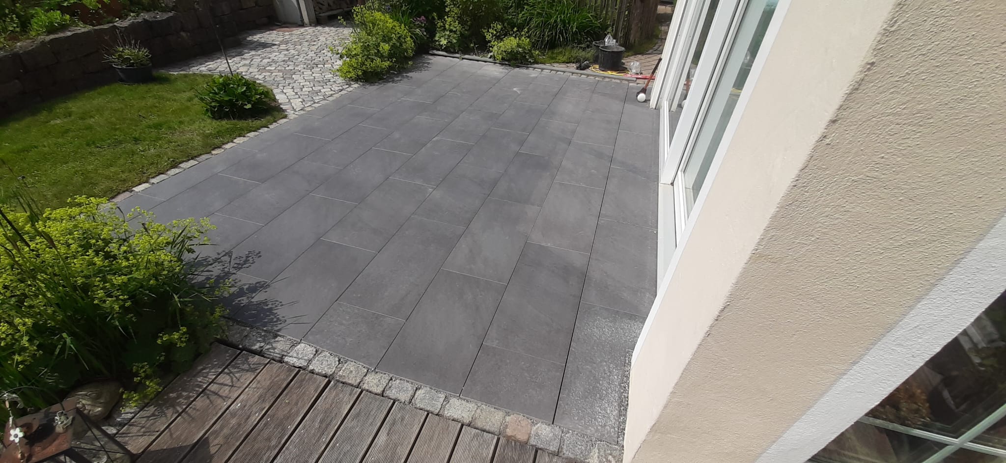 Neu gestaltete Terrasse